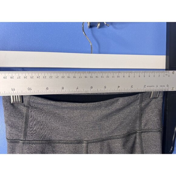 Lululemon Crop Leggings Womens 2 Gray Pockets & Mesh Panels Pilates Gym Attire - Picture 6 of 10